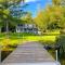 91WR Lake vibes and views at this waterfront home in the the White Mountains! Rest, relax, explore!