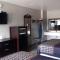 Coachmans Inn & Suites