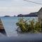 Ruby Cottage - Beachside Cottage with Views