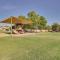 Sunny Arizona Getaway with Heated Pool and Patio! - سوربرايز