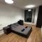 2 bed apartment close to station with parking - London
