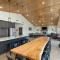 Spacious Rustic Elm Lodge