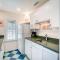1810 - Hook Line And Sinker by Resort Realty - كورولا