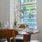 Vintage Suite at Saddlers - Embrace a Cafe Lifestyle