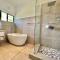 Entire House in Beacon Bay - Family or Group Retreat - Swimming Pool - Multiple Braais