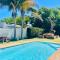 Entire House in Beacon Bay - Family or Group Retreat - Swimming Pool - Multiple Braais - East London