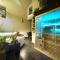 Home dentro il teatro