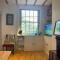 Cosy Cottage (Free parking)