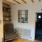 Cosy Cottage (Free parking)