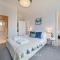 Lodge Living by Lawsons with Parking