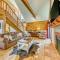 Ruidoso Cabin with Deck and Views 4 Mi to Winter Park - رويدوسو