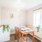 Family-Friendly 4 Bedroom House with Private Driveway