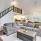 Deck, Fire Pit and Pool Access Pennsylvania Home!