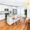 Secluded Courtyard & Parking - 2 Blocks to King