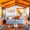 Desert villa with great views, hot tub and mini-golf