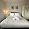 Stylish 3Bed apartment with FREE PARKING
