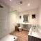Stylish 3Bed apartment with FREE PARKING