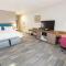 Hampton Inn Mustang