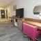 Hampton Inn Mustang