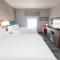 Hampton Inn Mustang