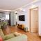 Leo Home- bright & centric 3 bedrooms apartment with private parking included - Малага