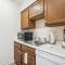 Cedarbrook Queen Suite 106