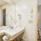 Cedarbrook Queen Suite 106