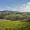 16th Cent,6 bed house,15 People - Llangwm-isaf