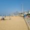 SUÍTE c vista livre e pertíssima das PRAIAS IPANEMA LEBLON ARPOADOR COPACABANA e do CRISTO REDENTOR do BONDINHO PÃO DE AÇUCAR etc Chegando mais cedo que o Check-in do meio-dia, deixe suas malas e vá se divertir, idem no Check-out das 10h manhã - Rio de Janeiro