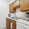 Cedarbrook Queen Suite 203