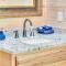 Honeybee Cottage , Pickleball Court, Creek, WIFI, Mountain Views, Starting at 69