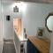 Lovely city town house with free parking sleeps 2 to 6 guests