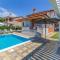 Villas Lotus with Pool and Jacuzzi - Póla