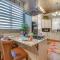 Welcoming Norcross Cottage with Deck and Shared Grill!