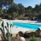 Dépendance dans Mas traditionnel avec piscine