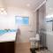 Westside Pool Home-8 min to Downtown, Yard Parking - 温哥华