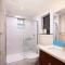 Westside Pool Home-8 min to Downtown, Yard Parking - 温哥华