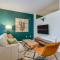 Spacious CozySuites on I-35 w pool and parking #04 - بفلوغرفيل