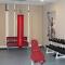 Spacious studio sleeps 4 in Flora main building 706A