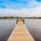 Walk to Florabama from Renovated Ground Floor 2Bd-2Ba with Pickleball, Boat Slips - بينساكولا