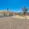 Yucca Valley Home with Fire Pit, Grill and Yard Games! - يوككا فالي