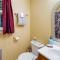 Pet-Friendly Beech Mountain Condo Walk to Slopes!