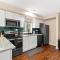 New! Comfy Flat near Downtown Roseville