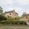Manifold Cottage