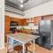 2 King Bed Spacious Apt Downtown Close to it All