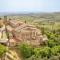 Il Vescovo, Incredible Attic in center of Montepulciano, Luxe