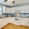 Lovely Tybee Island Home with Deck Less Than 1 Mi to Beach! - 泰比岛 Lovely Tybee Island Home with Deck Less Than 1 Mi to Beach! - 泰比岛