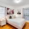 Prime location! House w/pool 7 mins to Universal, 10 mins to Hollywood - Los Angeles