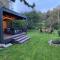 A tiny house with a garden and a hot tube - Pringi