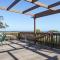 McRae Hillside Terrace - Panoramic Family Living - McCrae